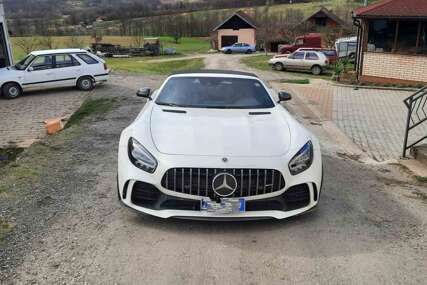 UHAPŠENE DVIJE OSOBE "Mercedes" vrijedan 400.000 KM ukraden u Zagrebu, a nađen u Laktašima (FOTO)