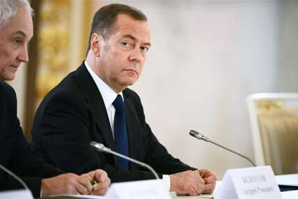 Nove tvrdnje Medvedeva "Svijet je bolestan, na pragu smo novog svjetskog rata"