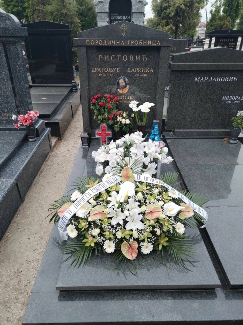 Nikolina Pišek ostavila cvijeće sa porukom na grobu supruga