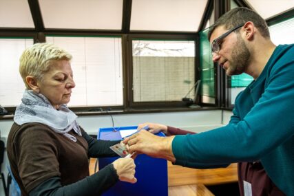 Osigurana tajnost: Evo zašto su glasačke kutije u Crnoj Gori plave, a ne prozirne