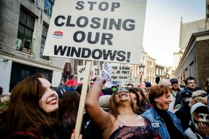Žele raditi duže: Protest radnica iz "ulice crvenih fenjera" u Amsterdamu