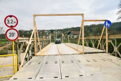 Nema prolaska do Motika i nazad: Četiri sata bez saobraćaja zbog kontrole montažnog mosta