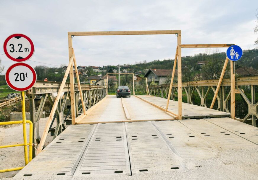 Pontonski most u Motikama
