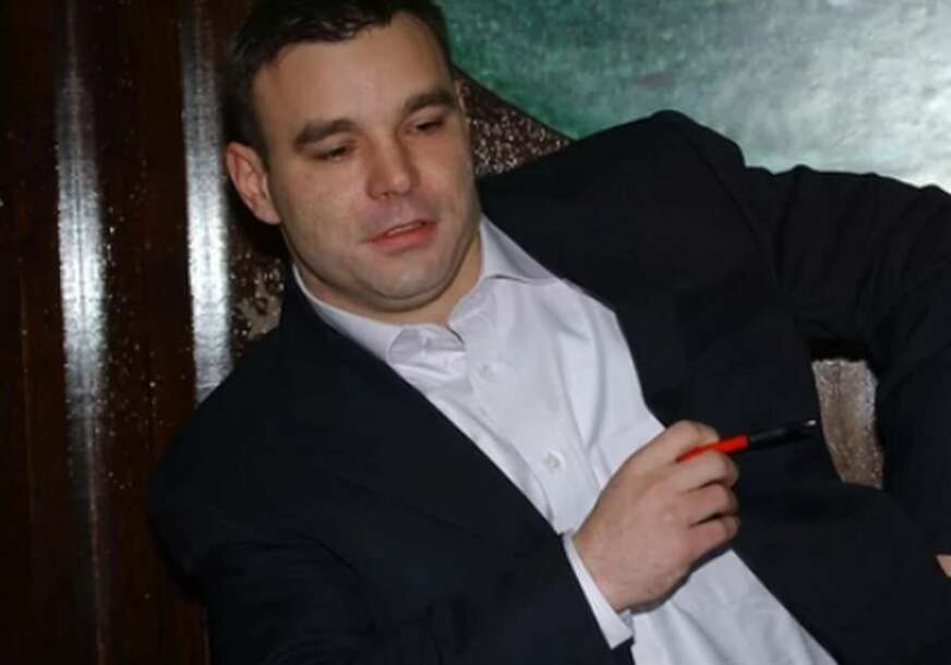 Dragan Aca Bulić sa cigaretom u ruci
