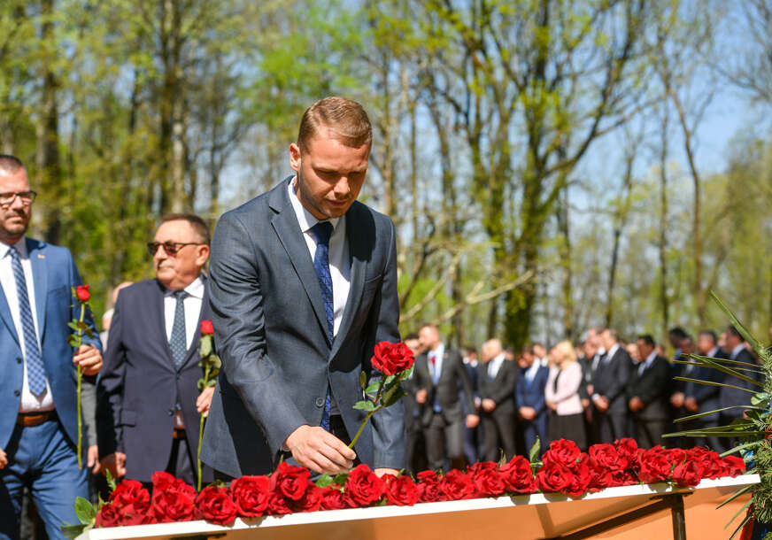 Stanivuković se poklonio žrtvama: Jasenovac je naše stratište, svetionik, stradanje, ali i naše uzdizanje (FOTO)