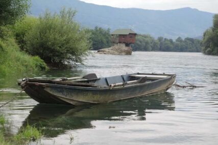 Spasli jednog, drugi nestao u vodi: Migranti bježali u BiH preko Drine, pa počeli da se dave