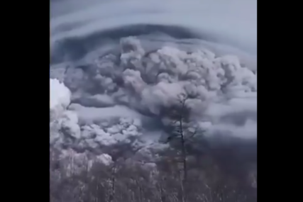 Pepeo je prekrio sve: Eruptirao vulkan u Rusiji (VIDEO)