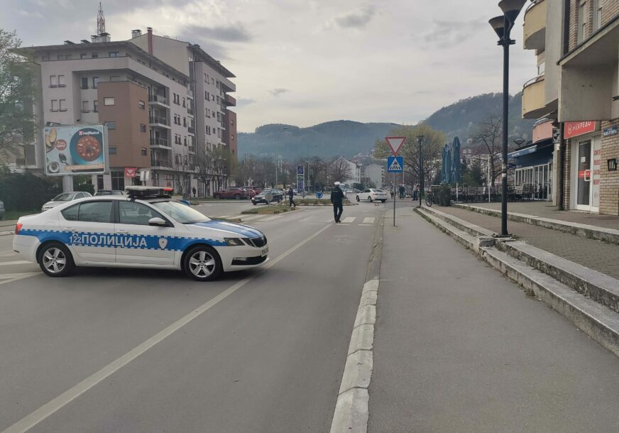 Vozilo policije RS na ulici