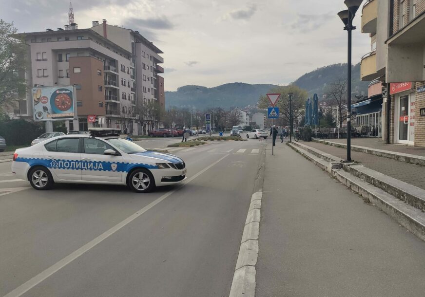 Vozilo policije RS na ulici