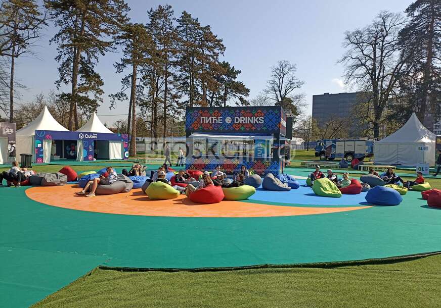Zagrijavanje za 4. dan: Teniski zaljubljenici polako dolaze u kompleks Srpska open (FOTO)