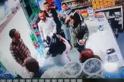 "Hidžab je zakon u Iranu" Reakcija predsjednika Irana nakon snimka na kojem muškarac gađa jogurtom dvije otkrivene žene (VIDEO)