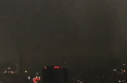 Sunce nestalo na 5 minuta: Istanbul prekrio ogromni crni oblak, dan se pretvorio u noć (VIDEO)