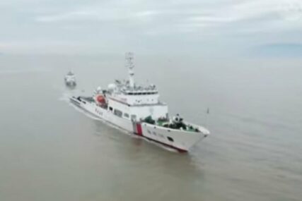 Ratni brodovi plove moreuzom: Kina pokrenula trodnevne vojne vježbe oko Tajvana (VIDEO)