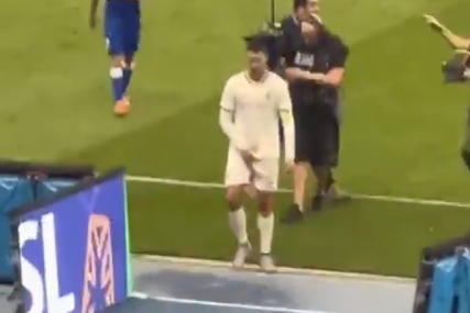 Ronaldo se hvata za međunožje