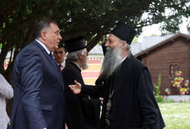 (FOTO) “Očitao molitvu i blagoslovio trpezu” Dodik ugostio patrijarha Porfirija na svojoj slavi