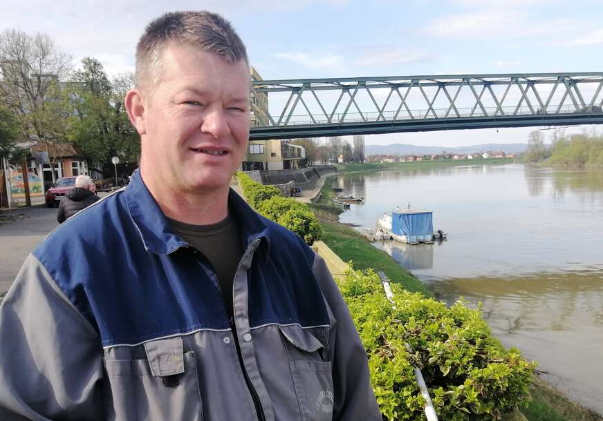Danju uređuje grad i zelenilo, a noću pravi hljeb i pecivo: Dva zanata Mladena Stupara iz Gradiške (FOTO)