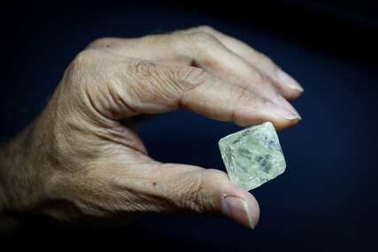 VRIJEDI MILION DOLARA Policija u Turskoj zaplijenila neobrađeni dijamant od 61,38 karata