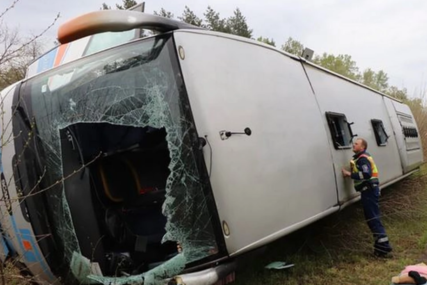 Prevrnuo se autobus iz Srbije: Povrijeđeno 15 osoba, među njima i dvoje djece (FOTO)