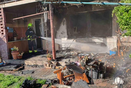 Na sreću nema povrijeđenih: Ugašen požar na kući u Banjaluci (FOTO)