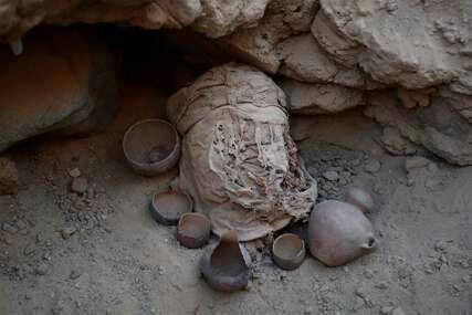 Jezivo otkriće u Peruu: Pored mumije stare 1000 godina pronađeni ostaci 8 djece