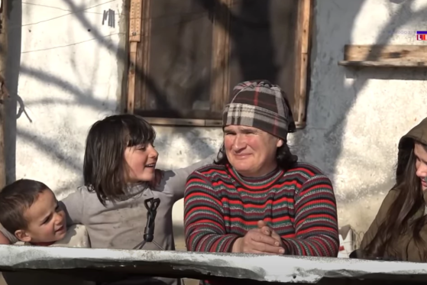 Djeci jedino društvo životinje: Porodica Lukovića živi u potpunoj divljini na Goliji, vratili se iz inostranstva u selo (VIDEO, FOTO)