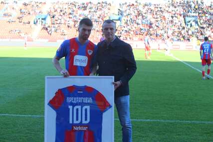 Poklon djetetu kluba: Predragoviću dres sa brojem 100