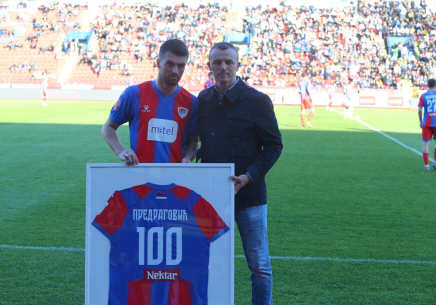 Poklon djetetu kluba: Predragoviću dres sa brojem 100
