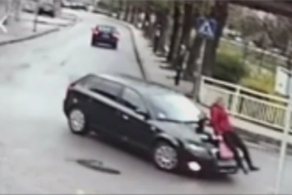 Vozač „pokosio“ ženu nasred ulice: Pobjegao sa mjesta nesreće, kamere zabilježile kobni trenutak (VIDEO)