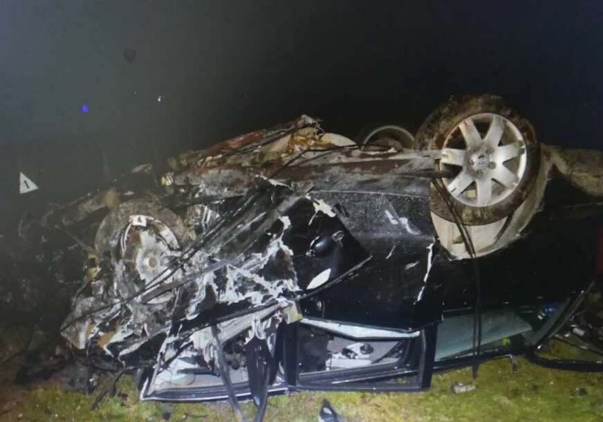 Uništen automobil nakon saobraćajne nesreće