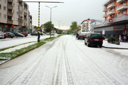Led zasuo Modriču: Nevrijeme protutnjalo gradom, po ulicama kao da je snijeg padao (FOTO)
