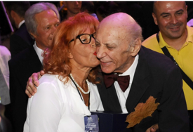 PJEVAČ IZBACIO SINOVE IZ TESTAMENTA Ženi ostavio sve, udovica danas slavi 78. rođendan