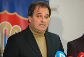 (VIDEO) “Biće im isplaćene plate” Govedarica tvrdi da je u dogovoru sa Vladom Srpske nađeno rješenje za radnike SDS