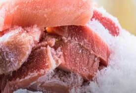 Smije li se smrznuto meso staviti u toplu vodu: Ovih 16 savjeta olakšava kuvanje