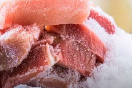 Smije li se smrznuto meso staviti u toplu vodu: Ovih 16 savjeta olakšava kuvanje