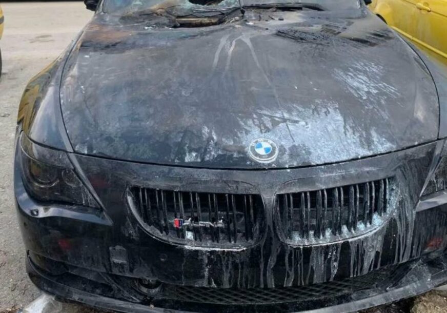 zapaljeni BMW