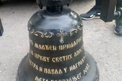 Teslićanin darovao zvono za hram: U obnovi bogomolje kod Drvara učestvuju i drugi vjernici