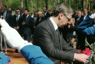 Aleksandar Vučić polaže vijenac u Donjoj Gradini