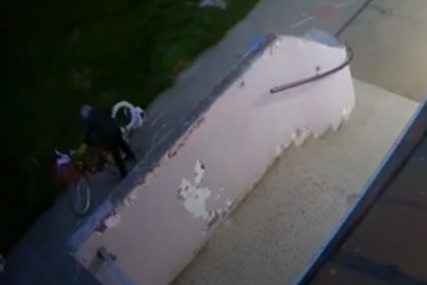 Građani ljuti na baku sa biciklom: Pokrala komšijama žardinjere, policija traga za njom (VIDEO)