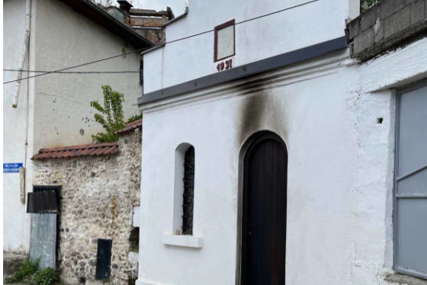 Požar na  crkvi u Prizren