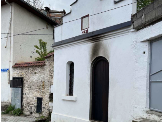 Požar na  crkvi u Prizren