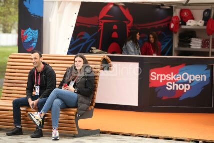 Šta ima u Fan Šopu: Magična šolja zaludila kupce na Srpska open, a evo i koliko košta (FOTO)