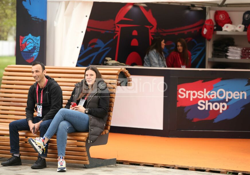 Šta ima u Fan Šopu: Magična šolja zaludila kupce na Srpska open, a evo i koliko košta (FOTO)