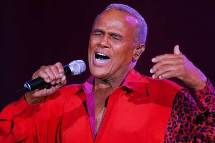 Hari Belafonte pjeva