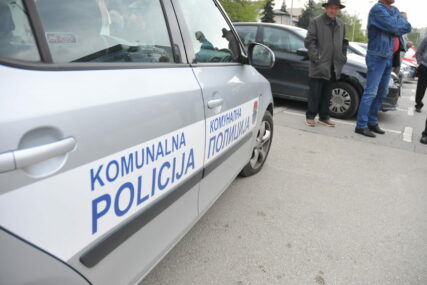 Vrijeđao komunalnog policajca i oteo mu zapisnik: Intervenisala i policija u Gradiški