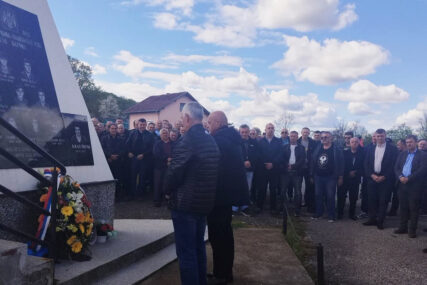 ODGOVOR MILANOVIĆU Brojni građani i veterani odali počast srpskim žrtvama na Kostrešu (FOTO)