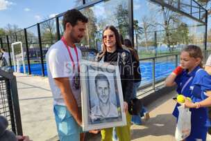 Marija Vučić naslikala je portret Novaka Đokovića koji je uspjela da uruči njegovom bratu Marku
