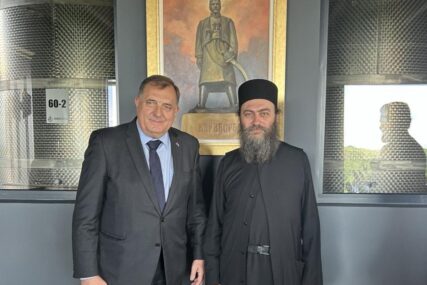 Milorad Dodik i iguman Metodije