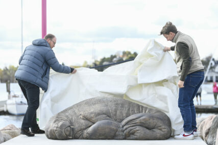 OSVOJILA SRCA MILIONA Otkrivena skulptura Freje u prirodnoj veličini (FOTO)