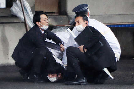 Fumio Kišida meta napada: Na premijera Japana bačena bomba