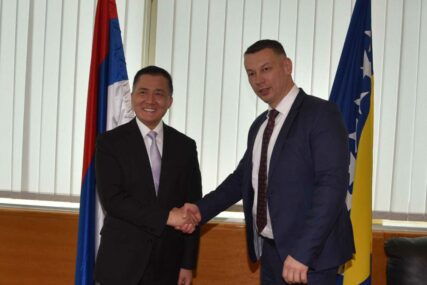 Prijateljski odnosi i slični bezbjednosni izazovi: Nešić sa ambasadorima Hrvatske i Kine (FOTO)
